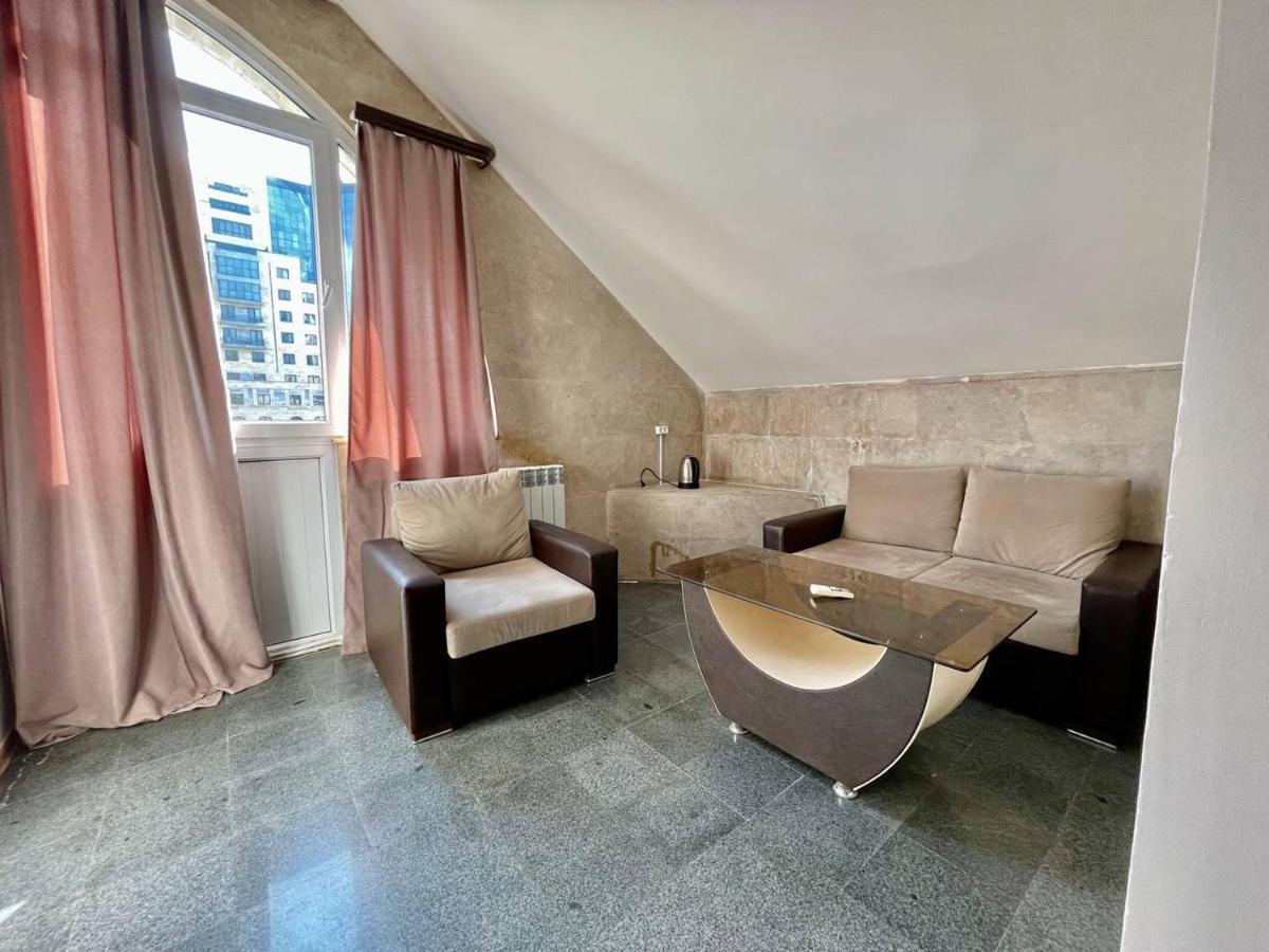 Olive Hotel エレバン エクステリア 写真